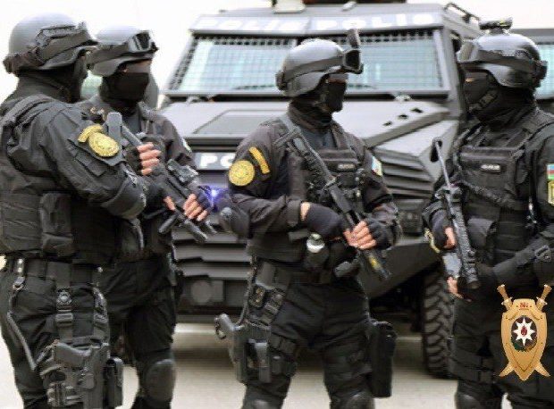 Bakıda polis əməliyyat keçirdi, saxlanılanlar var Bakıda polis əməliyyat keçirdi, saxlanılanlar var