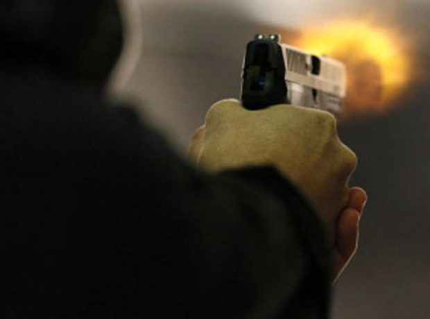 Kişi restoranda ondan maska taxmasını istəyən aşpazı güllələdi Kişi restoranda ondan maska taxmasını istəyən aşpazı güllələdi