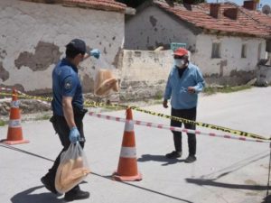 Ad günü keçirən qadına görə bütün məhəllə karantinə alındı – FOTO