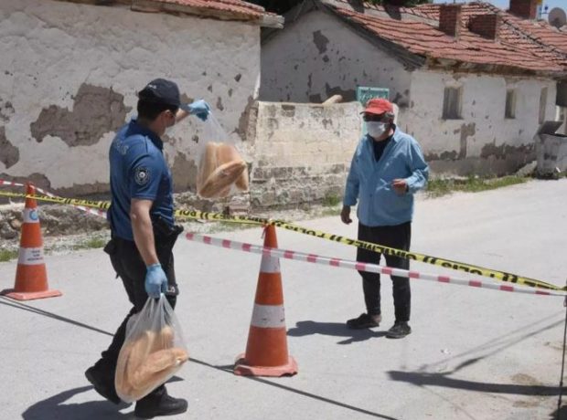 Ad günü keçirən qadına görə bütün məhəllə karantinə alındı – FOTO Ad günü keçirən qadına görə bütün məhəllə karantinə alındı – FOTO