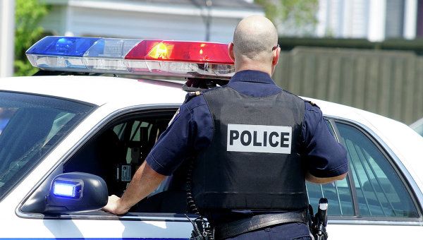 Naməlum şəxs avtomobili polislərin üzərinə sürüb Naməlum şəxs avtomobili polislərin üzərinə sürüb