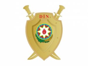 Yasamalda qadına və ərinə “dovşan” deyən polis işdən çıxarılıb