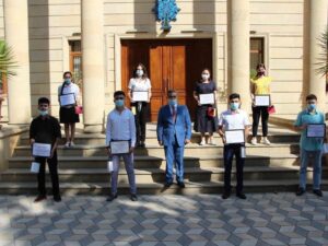 Milli Məclisin deputatı  Ali təhsil müəssələrinə qəbul imtahanlarında 600-baldan yuxarı nəticə göstərən bir qrup gənclə görüşüb