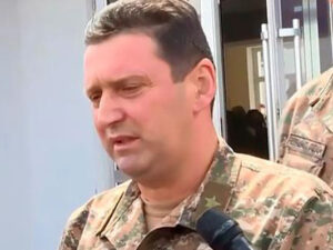 Qondarma rejimin “Müdafiə naziri” döyüşlərdə yaralandı