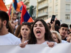 Ermənistan müxalifəti Paşinyanın istefası üçün hərbi vəziyyəti ləğv etdirmək istəyir