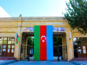 Azərbaycan bayrağına hörmətsizlik edən tələbə BDU-dan qovuldu — RƏSMİ