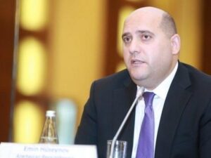 Mehriban Əliyevanın köməkçisinə Qarabağ torpağı və Xarıbülbül toxumu hədiyyə edilib