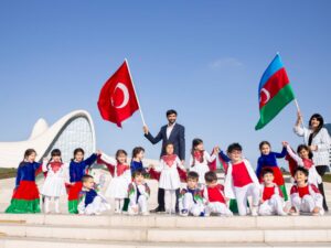 Körpələr Zəfər Gününü bu cür qeyd etdilər – VİDEO