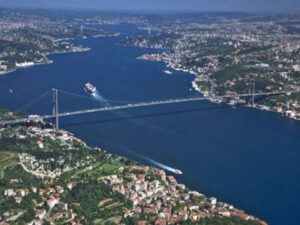 Türkiyə boğazları hərbi gəmilər üçün bağlaya bilər – Çavuşoğlu