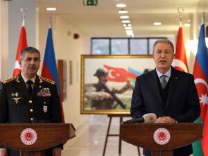Azərbaycan və Türkiyə müdafiə nazirləri arasında telefon danışığı olub