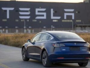 “Tesla” milyondan çox elektromobilini geri çağırır