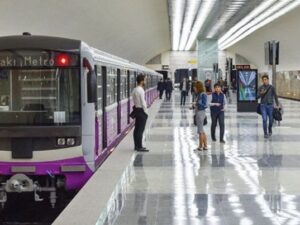 Bakı metrosunda İNSİDENT