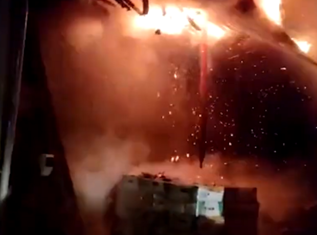 Bakı-Sumqayıt şosesində yanğın olub Bakı-Sumqayıt şosesində yanğın olub