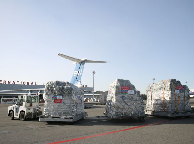 Birinci xanım Mehriban Əliyevanın tapşırığı ilə bu səhər daha bir humanitar yardım təyyarəsi Türkiyəyə yola düşdü (FOTO) Birinci xanım Mehriban Əliyevanın tapşırığı ilə bu səhər daha bir humanitar yardım təyyarəsi Türkiyəyə yola düşdü (FOTO)