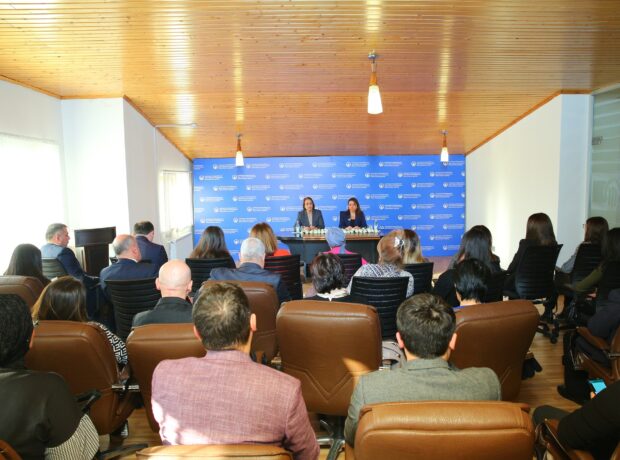 “Məişət zorakılığına qarşı mübarizə və qadınlara qarşı ayrı-seçkiliyin aradan qaldırılması təşəbbüsləri” istiqaməti üzrə qrant müsabiqənin qalib təşkilatları ilə görüş keçirilib “Məişət zorakılığına qarşı mübarizə və qadınlara qarşı ayrı-seçkiliyin aradan qaldırılması təşəbbüsləri” istiqaməti üzrə qrant müsabiqənin qalib təşkilatları ilə görüş keçirilib