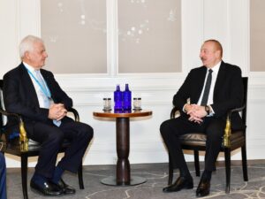 İlham Əliyev Münxendə “Leonardo” şirkətinin baş icraçı direktoru ilə görüşüb