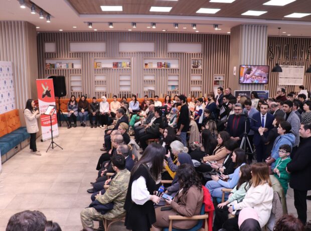 “Qəhrəmanlıq salnaməsi” yazı müsabiqəsinin toplusu ictimaiyyətə təqdim edilib “Qəhrəmanlıq salnaməsi” yazı müsabiqəsinin toplusu ictimaiyyətə təqdim edilib