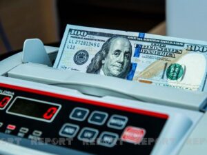 Dollar almaq istəyənlərin nəzərinə