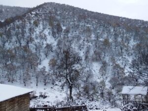 Bəzi yerlərdə yağış, dağlıq ərazilərdə qar yağıb – FAKTİKİ HAVA