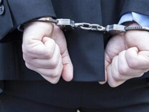 Azərbaycanda vəzifəli şəxslər rüşvətə görə həbs olundular – RƏSMİ