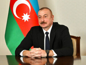 İlham Əliyev “Azəri-Mərkəzi-Şərqi” platformasının üst modullarının dənizə rəmzi yola salınması mərasimində iştirak edib