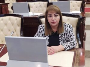 Əsrə bərabər 5 il