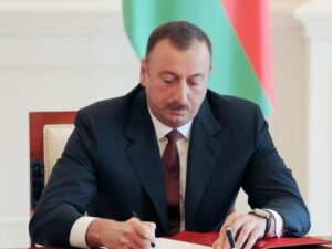 İlham Əliyev Ümummilli Lideri Heydər Əliyevin 100 illik yubileyi münasibətilə əfv sərəncamı imzlayıb
