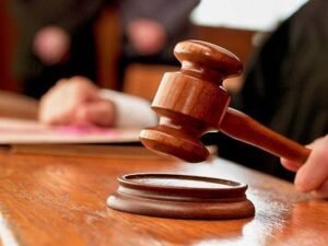 SON DƏQİQƏ: Azərbaycanda vəzifəli şəxslər məhkəmə zalında həbs edildi