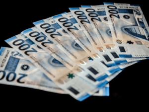 Azərbaycanda dövlət bu şəxslərə yemək pulu verəcək – RƏSMİ