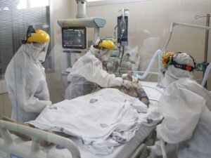 COVID-19-un yeni ştamı ilə bağlı HƏYƏCAN TƏBİLİ – Yoluxma arta bilər