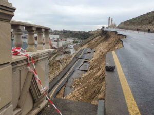 Bakıdakı sürüşmə ilə bağlı XƏBƏRDARLIQ – “Hər an faciə yaşana bilər” – VİDEO