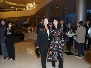 Mehriban Əliyeva sərgidə iştirak etdi – FOTOLAR